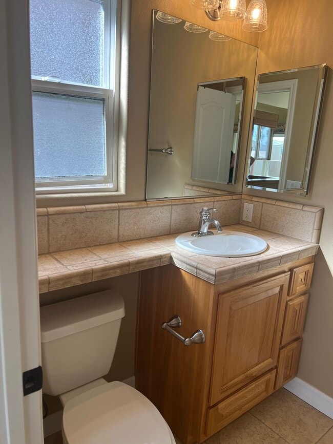 Building Photo - Custom home 1 block to ocean