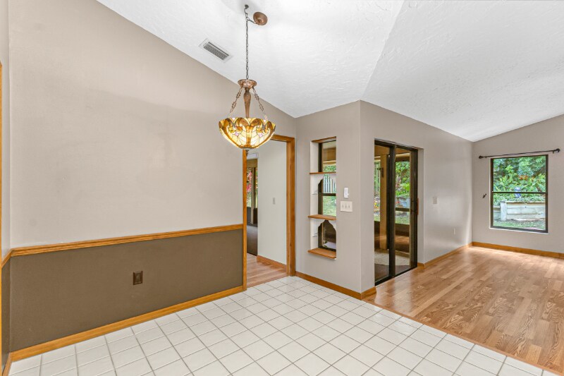 Building Photo - 523 Hidden Hollow Dr