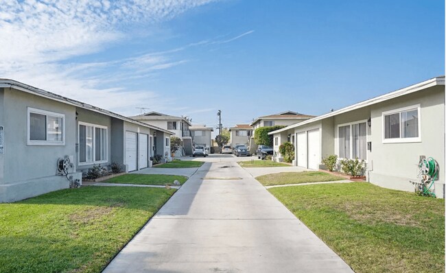 Primary Photo - Denker Avenue Apartment Homes