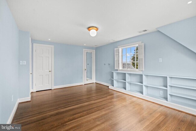 Building Photo - 6045 Edgewood Terrace