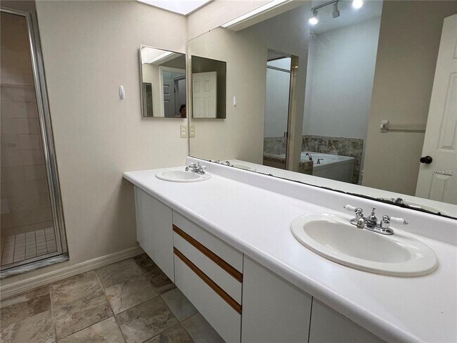 Building Photo - 751 Pinellas Bayway S