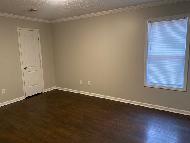 Building Photo - 68 Old Oak Cir