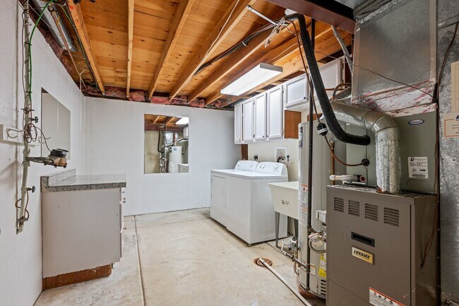 Building Photo - Gorgeous home by Sloans Lake!