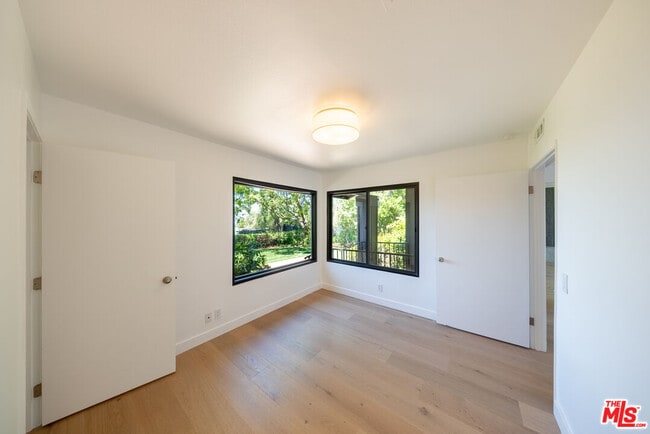 Building Photo - 13302 Mulholland Dr