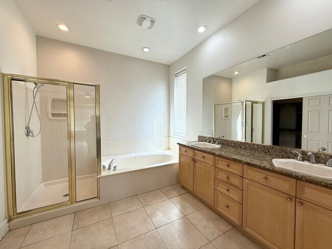 Building Photo - 5/BD 2.5/BA Spacious Home with Casita, RV ...
