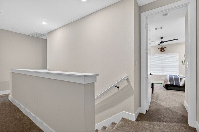 Building Photo - 297 Estates Cir