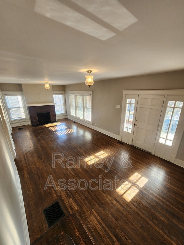 Building Photo - 2029 Baringer Ave