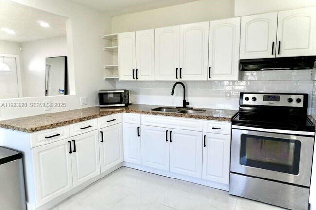 Building Photo - 1213 NW 6th Ave