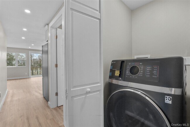 Building Photo - 8 Teatown Ct