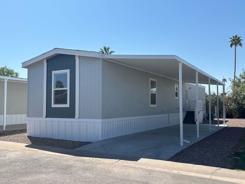 Primary Photo - 2060 N Center St