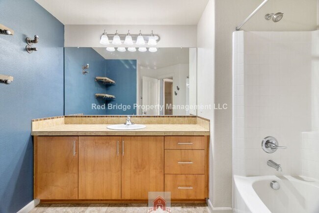 Building Photo - 10834 NE Holly St