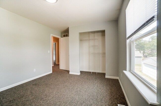 Building Photo - 3704 Willow Run Dr