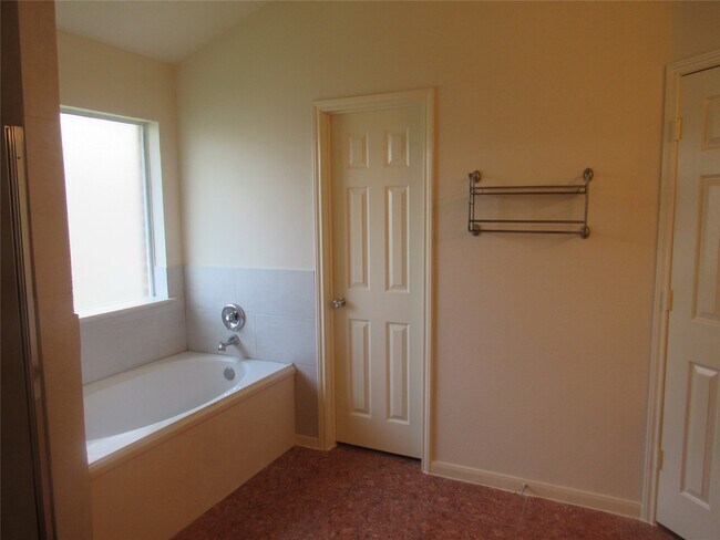 Building Photo - 2611 Colony Haven Cir