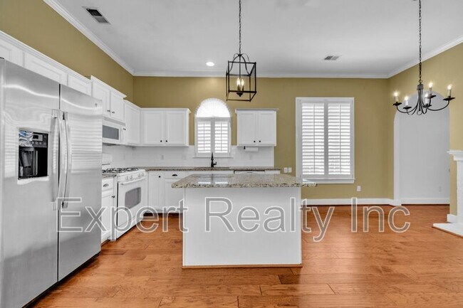 Building Photo - 6285 S Clubview Cir