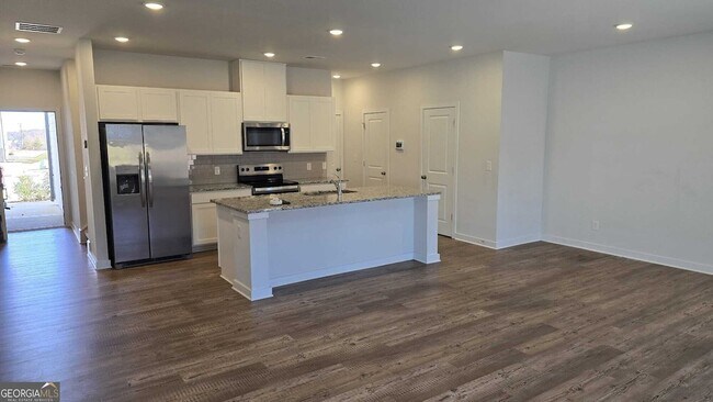 Building Photo - 17 Founders Dr