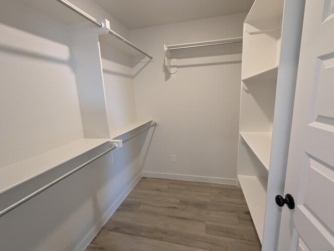 Building Photo - 2008 Cottonwood Ave