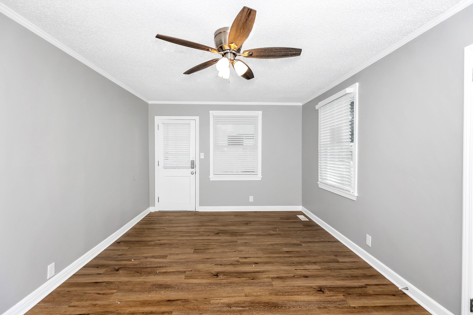 Building Photo - 914 Linwood Dr NW