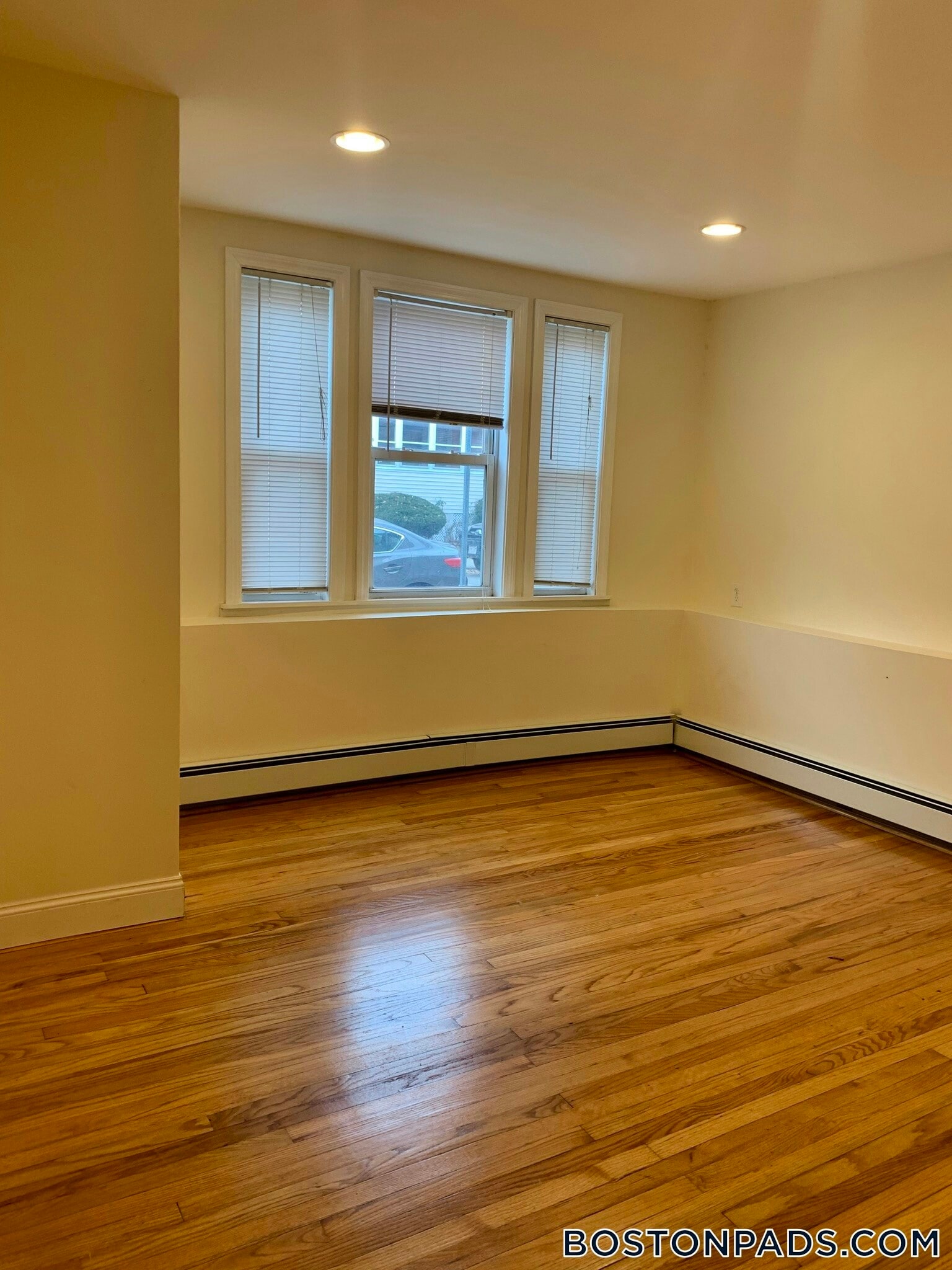 Building Photo - 20 Magoun St