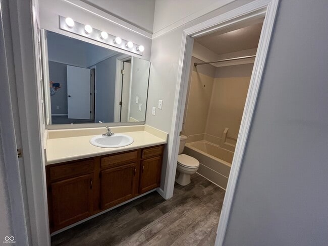 Building Photo - 6545 Aintree Pl