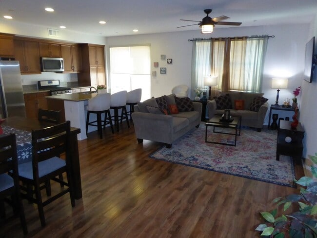Building Photo - COMING SOON! Beautifully Remodeled 3-Bedro...