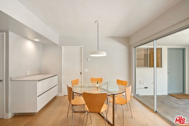 Building Photo - 650 N Tigertail Rd