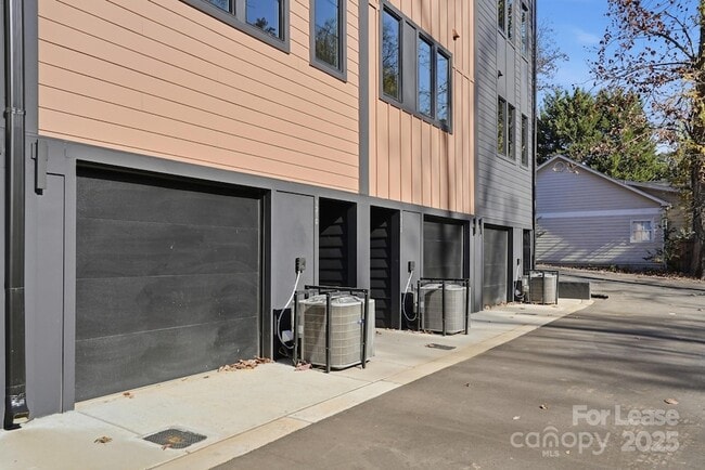 Building Photo - 1310 Carolyn Dr