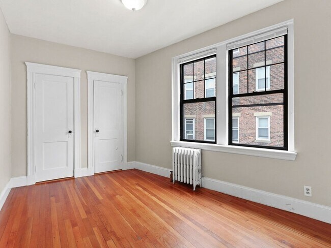Building Photo - 64 Queensberry St