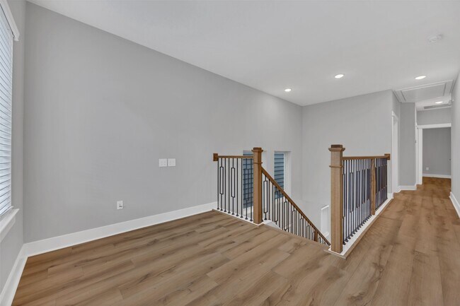 Building Photo - 10919 Brambling Wood Dr