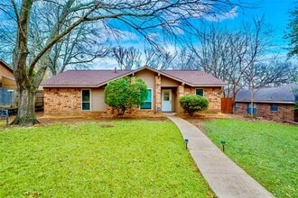 Building Photo - 425 Country View Ln