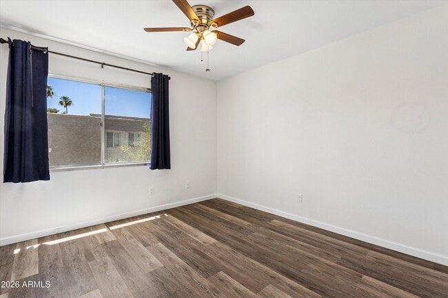Building Photo - 8141 E Vista Dr