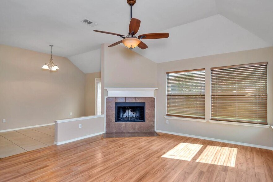 Building Photo - 5212 Westheimer Rd