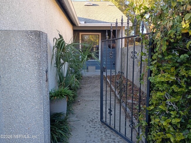 Building Photo - 5561 Mariners Cove Dr