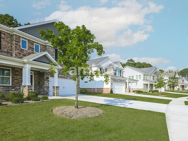 Building Photo - 838 Carnaby Ln