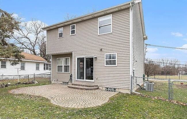 Building Photo - 2941 Beland Ave