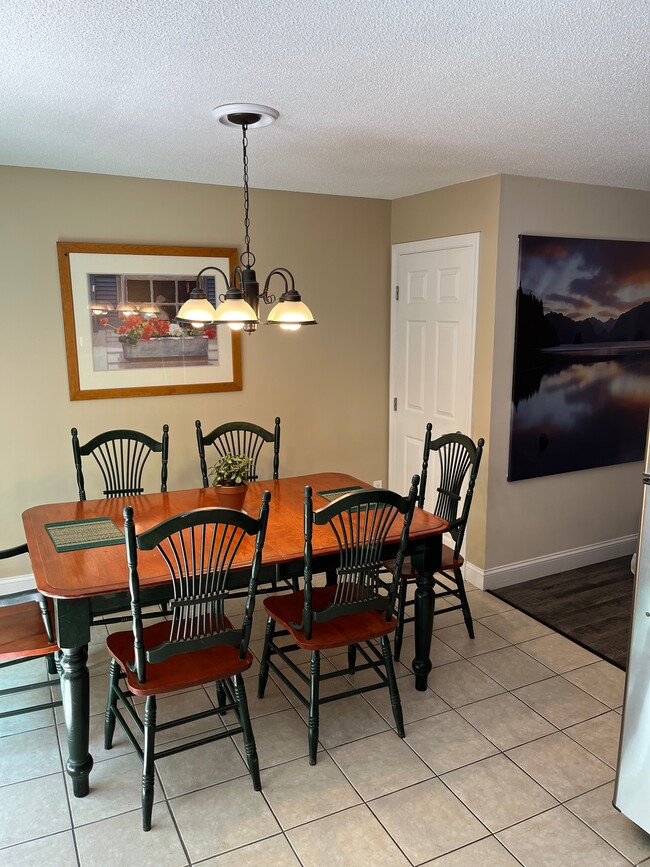 Building Photo - 1035 S Mammoth Rd