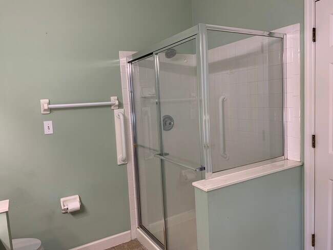 Building Photo - 7188 Oak Stream Dr