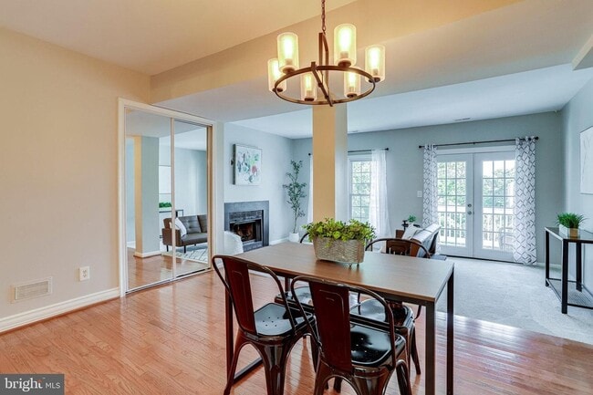 Building Photo - 2911 S Woodstock St