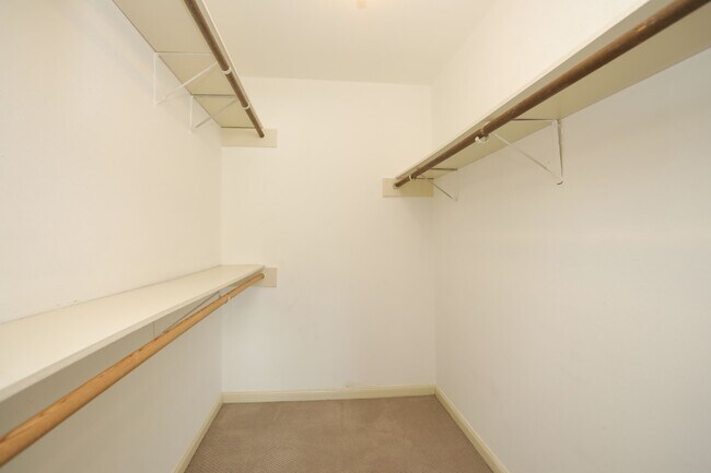 Building Photo - 7499 Brompton St