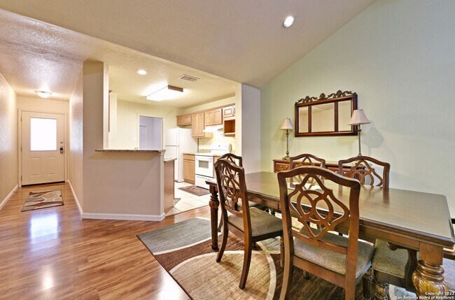 Building Photo - 3202 Eisenhauer Rd