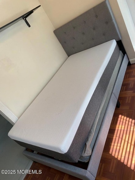 Building Photo - 327 Roosevelt Ave