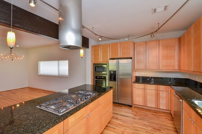 Building Photo - 1505 Utah St