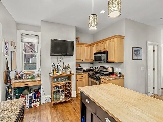 Building Photo - 271 K St