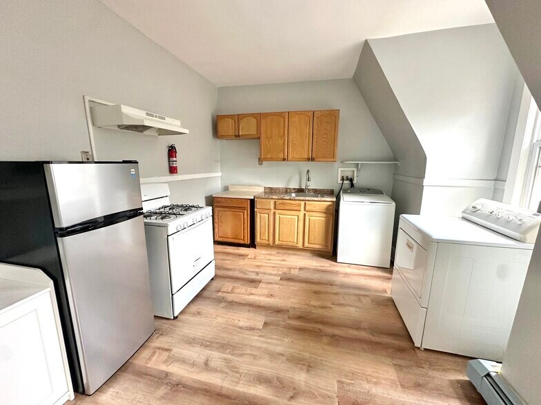 Building Photo - 32 Fabyan Pl