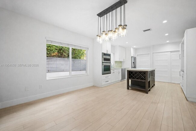 Building Photo - 126 Antiquera Ave