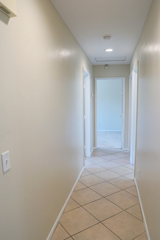 Building Photo - 52205 Avenida Velasco