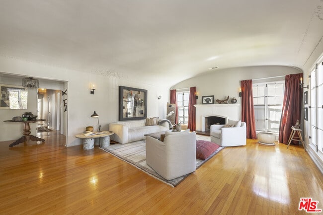 Building Photo - 148 S Orange Dr