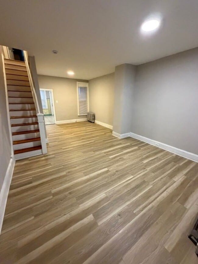 Building Photo - Spacious 3 Bedroom Grays Ferry