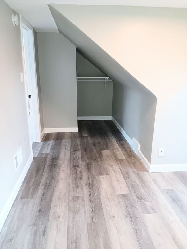 Building Photo - Spacious 4-Bedroom Home with Modern Upgrades