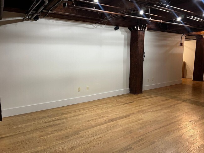 Building Photo - 236 W Jackson Ave