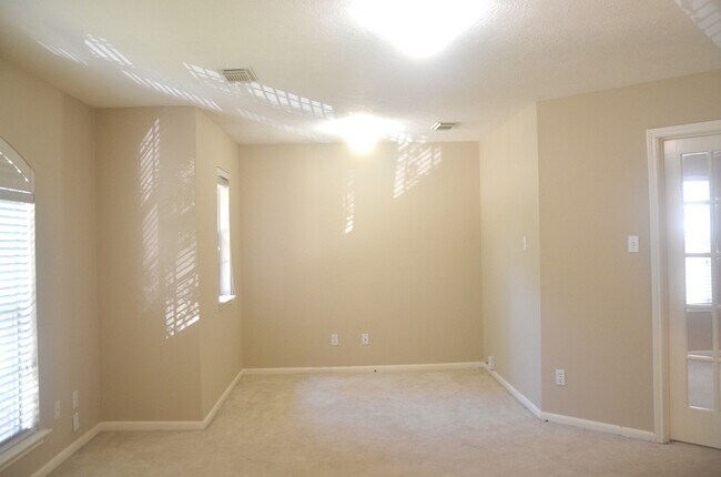 Building Photo - 8510 Green Ash Dr